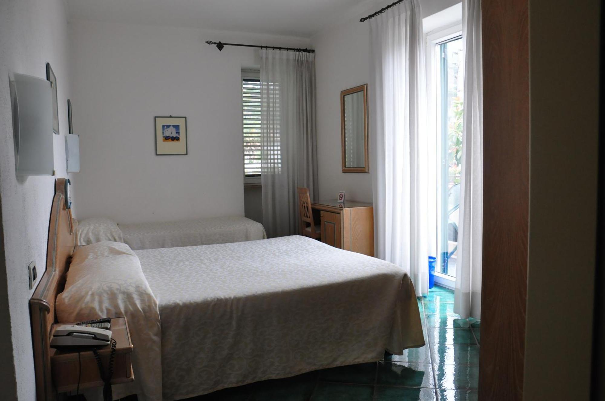 Hotel La Marticana Иския Екстериор снимка