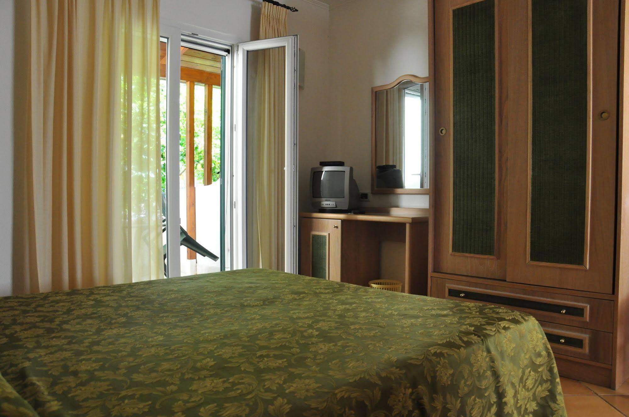 Hotel La Marticana Иския Екстериор снимка