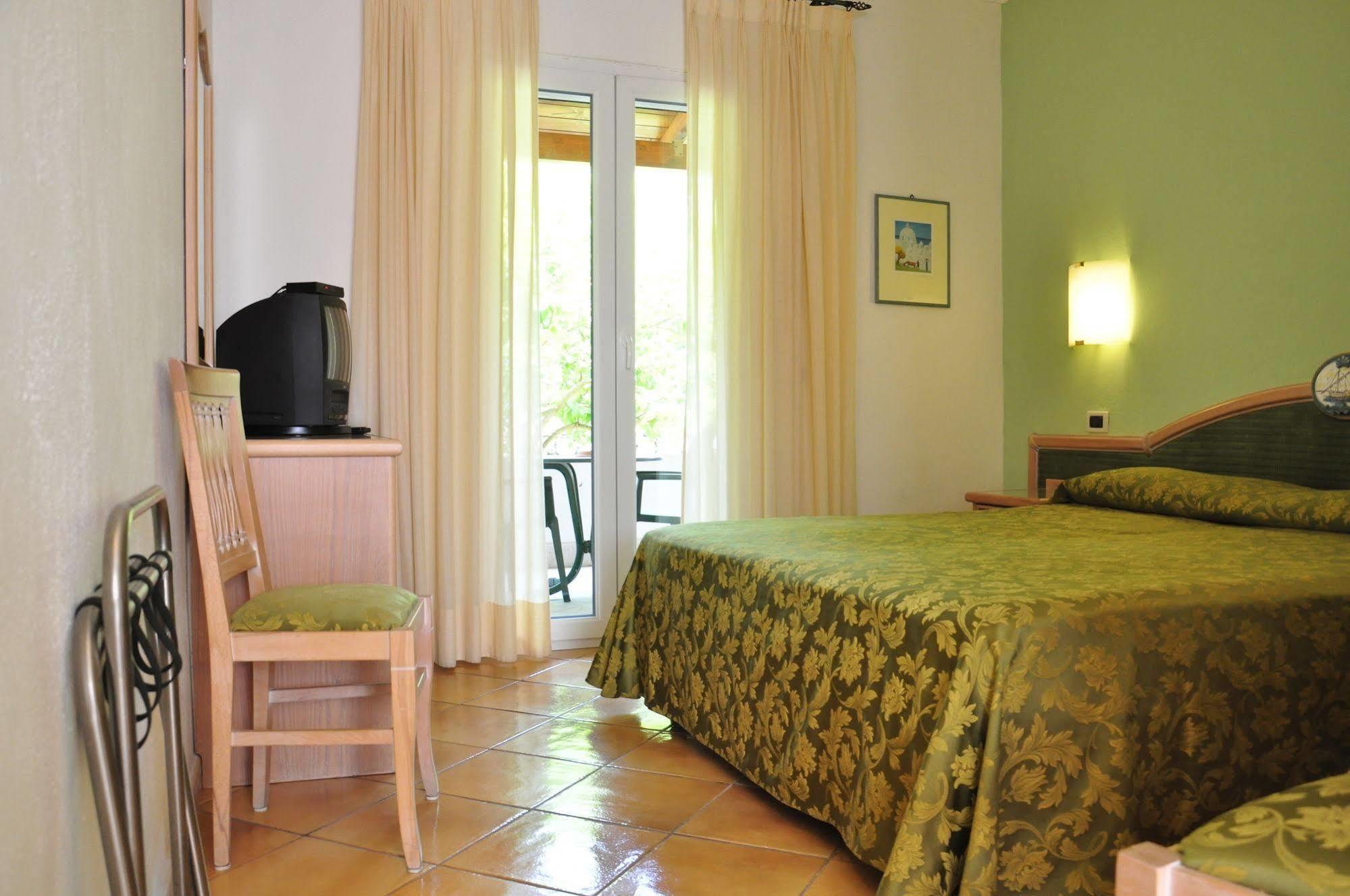 Hotel La Marticana Иския Екстериор снимка