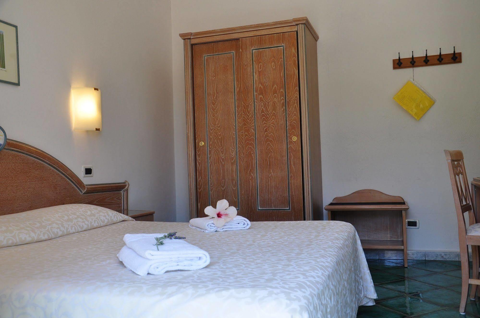 Hotel La Marticana Иския Екстериор снимка