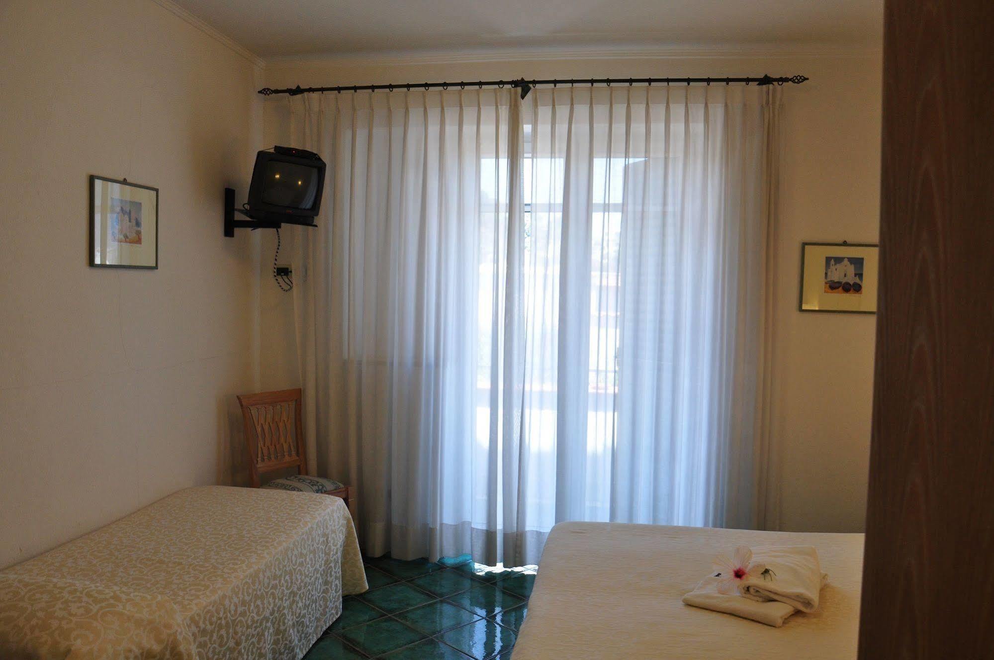 Hotel La Marticana Иския Екстериор снимка